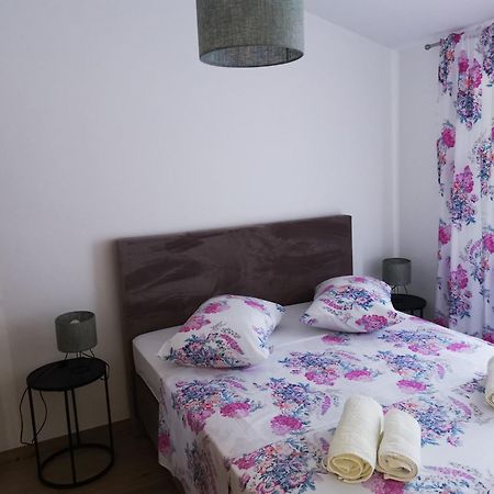 Apartments Triton Рогозница Екстериор снимка