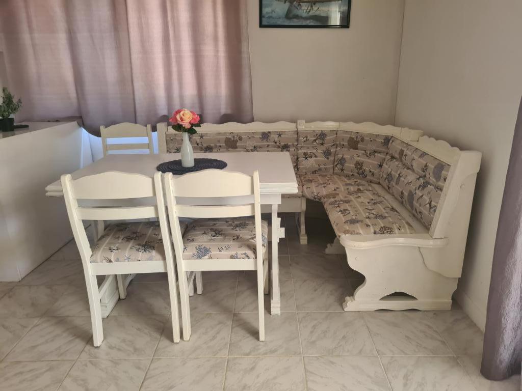 Apartments Triton Рогозница Екстериор снимка