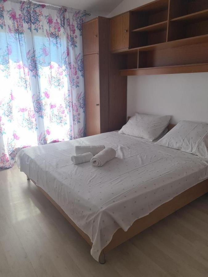 Apartments Triton Рогозница Екстериор снимка