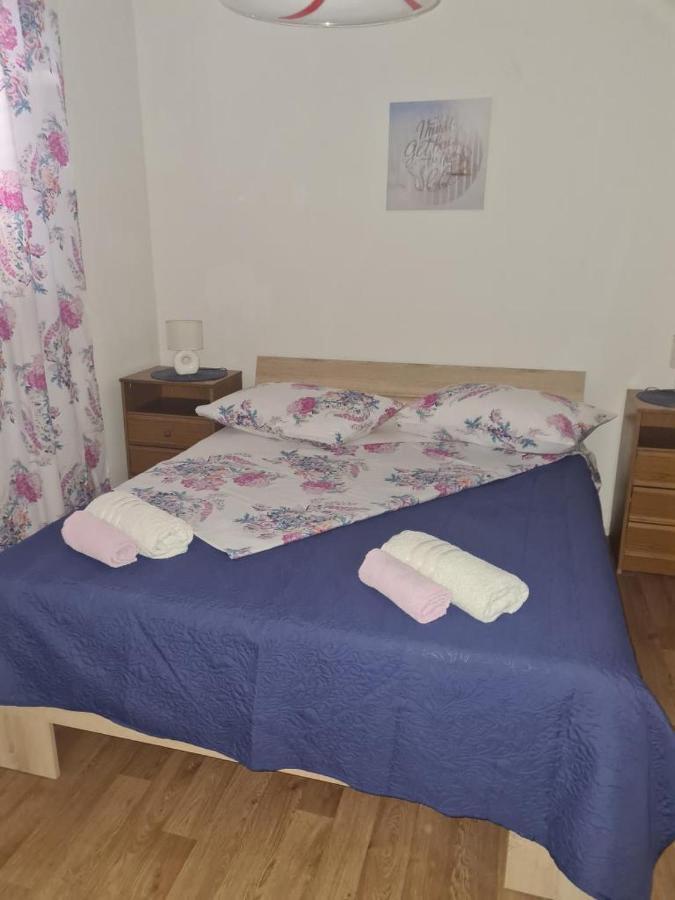 Apartments Triton Рогозница Екстериор снимка