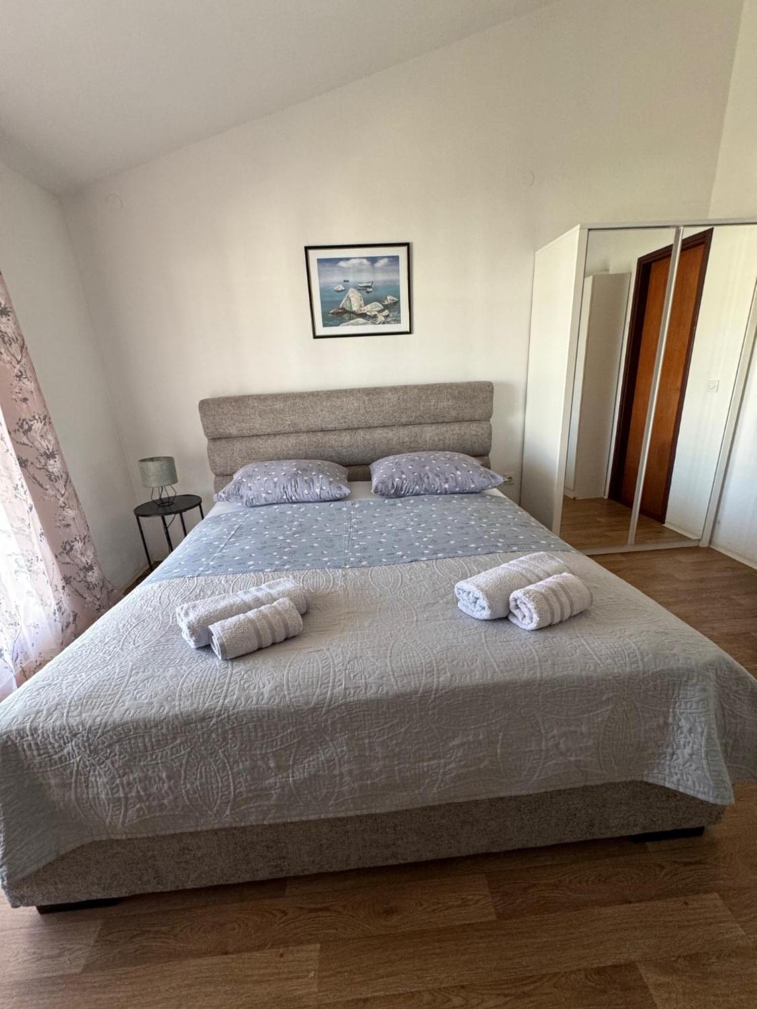Apartments Triton Рогозница Екстериор снимка