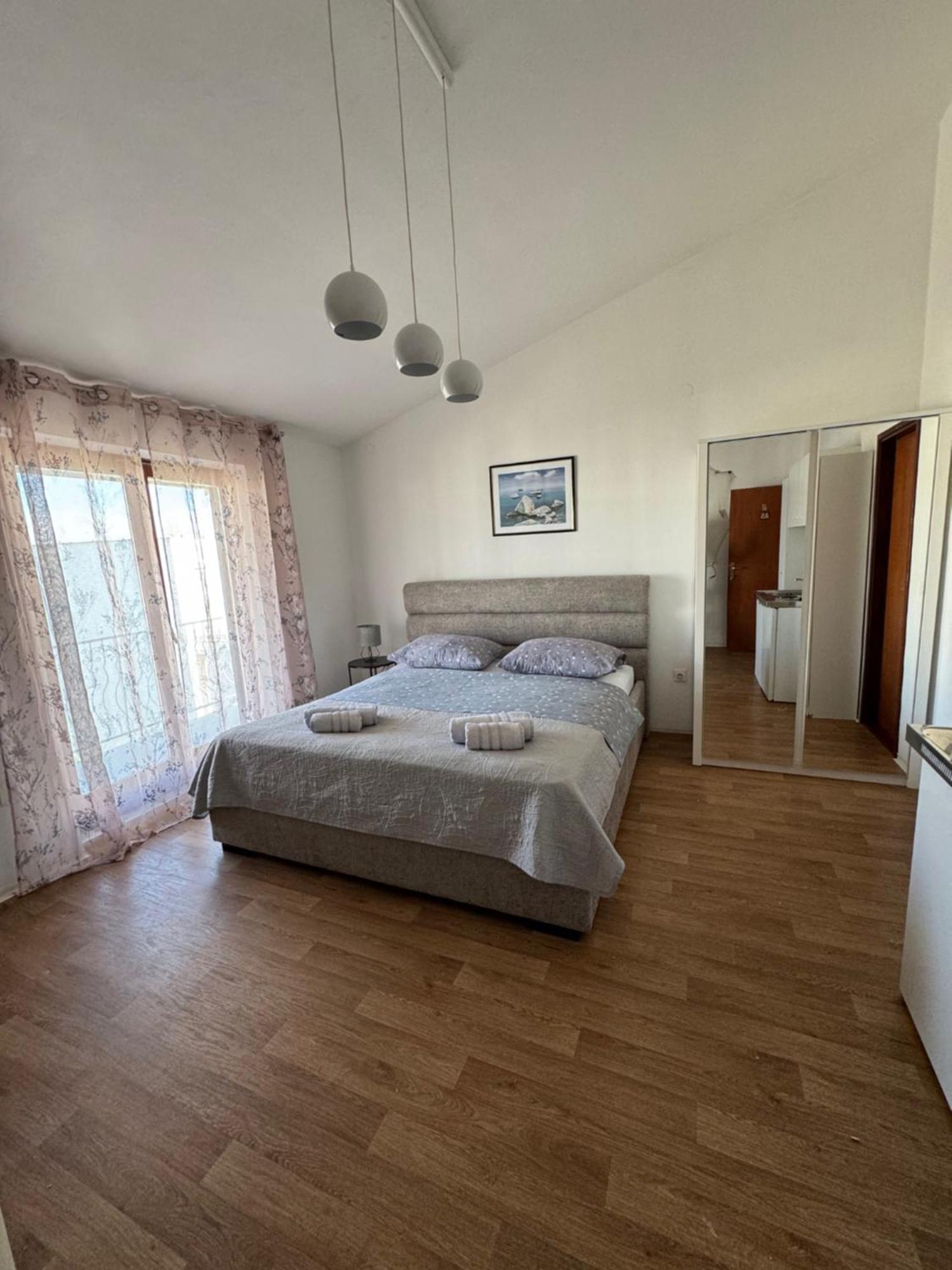 Apartments Triton Рогозница Екстериор снимка