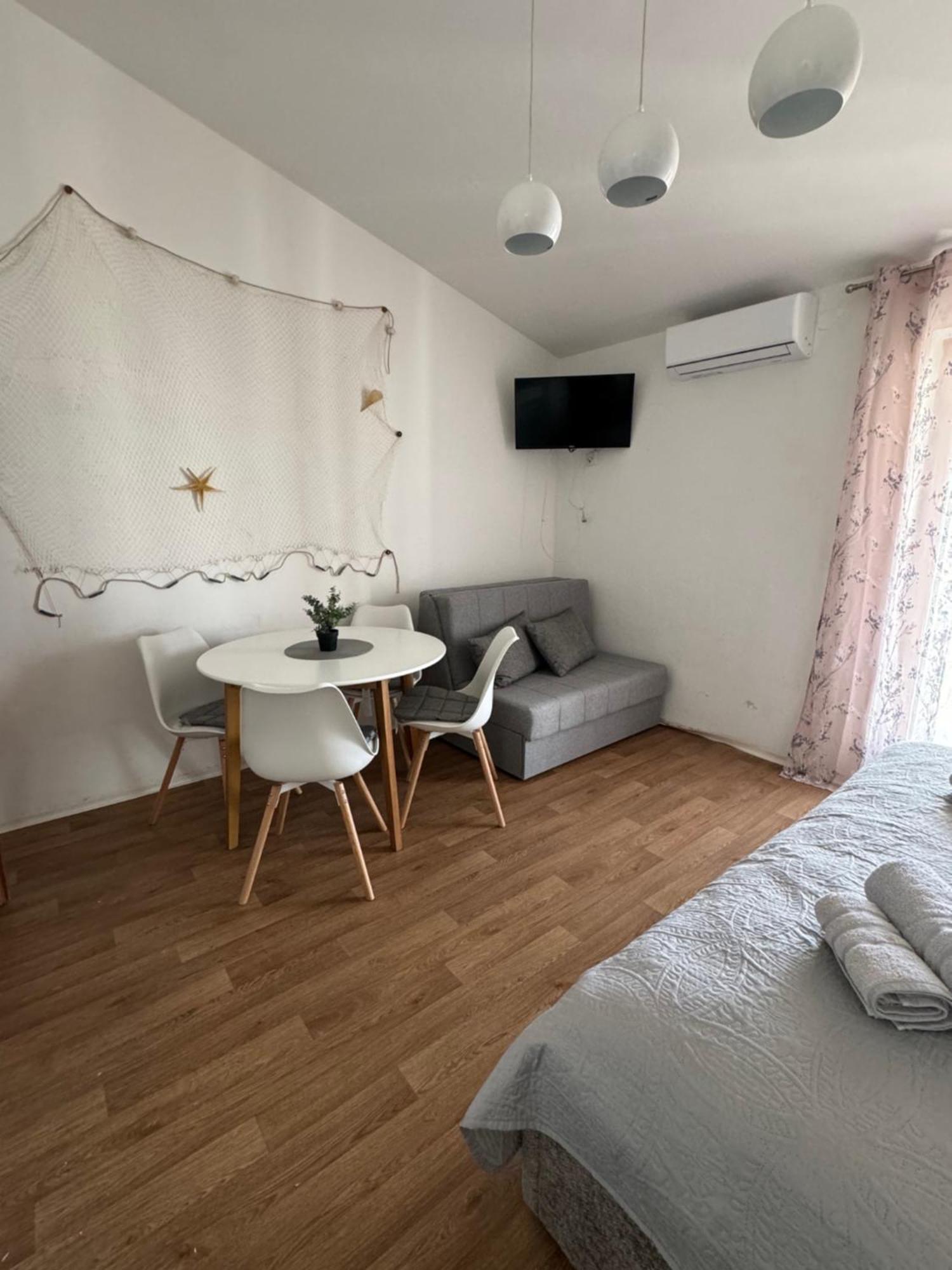 Apartments Triton Рогозница Екстериор снимка