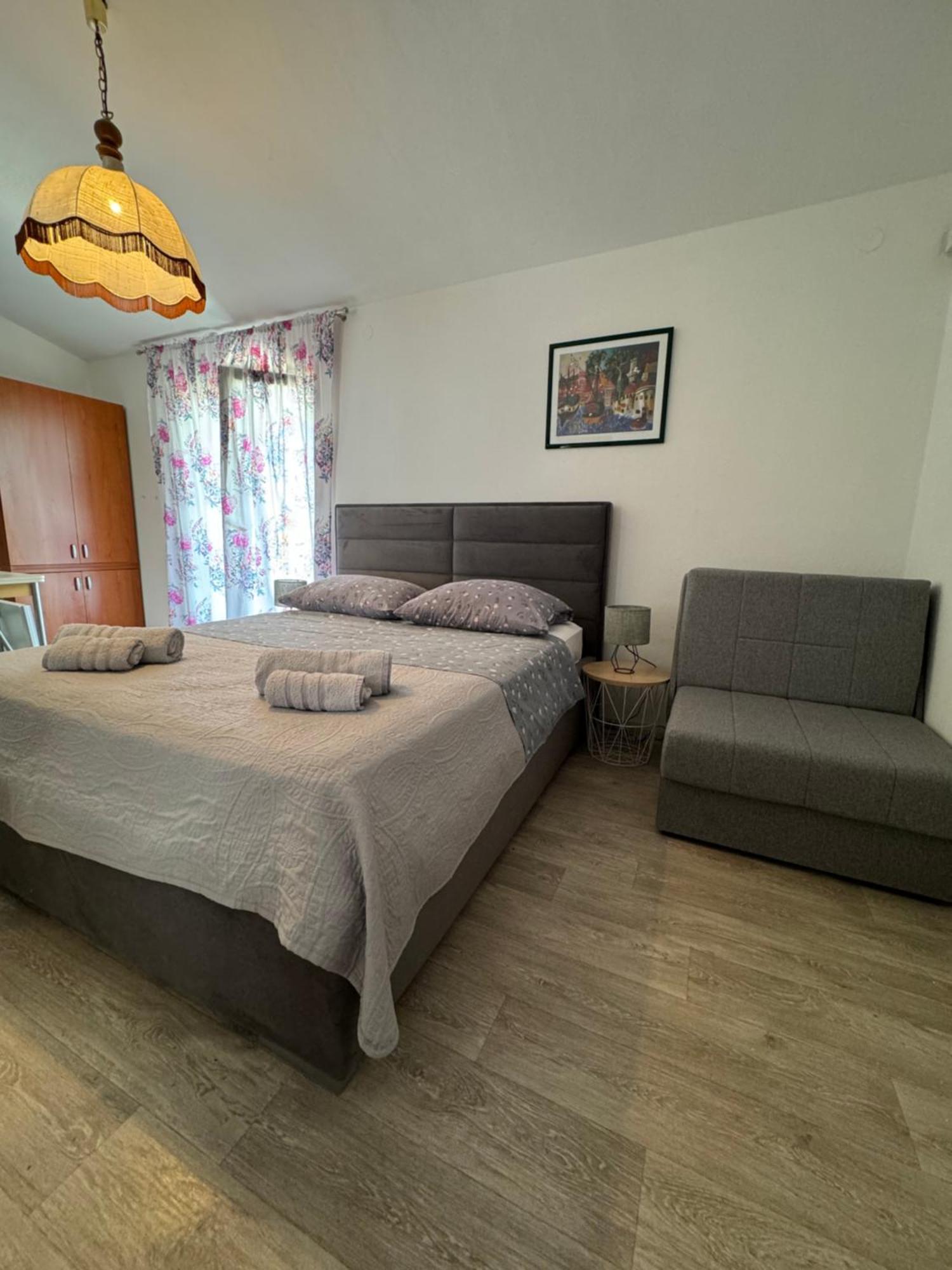 Apartments Triton Рогозница Екстериор снимка