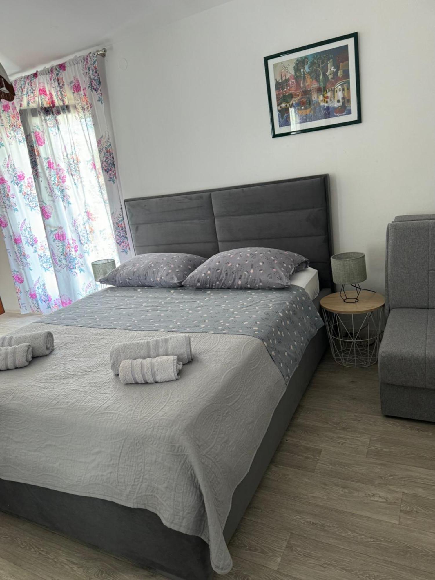 Apartments Triton Рогозница Екстериор снимка